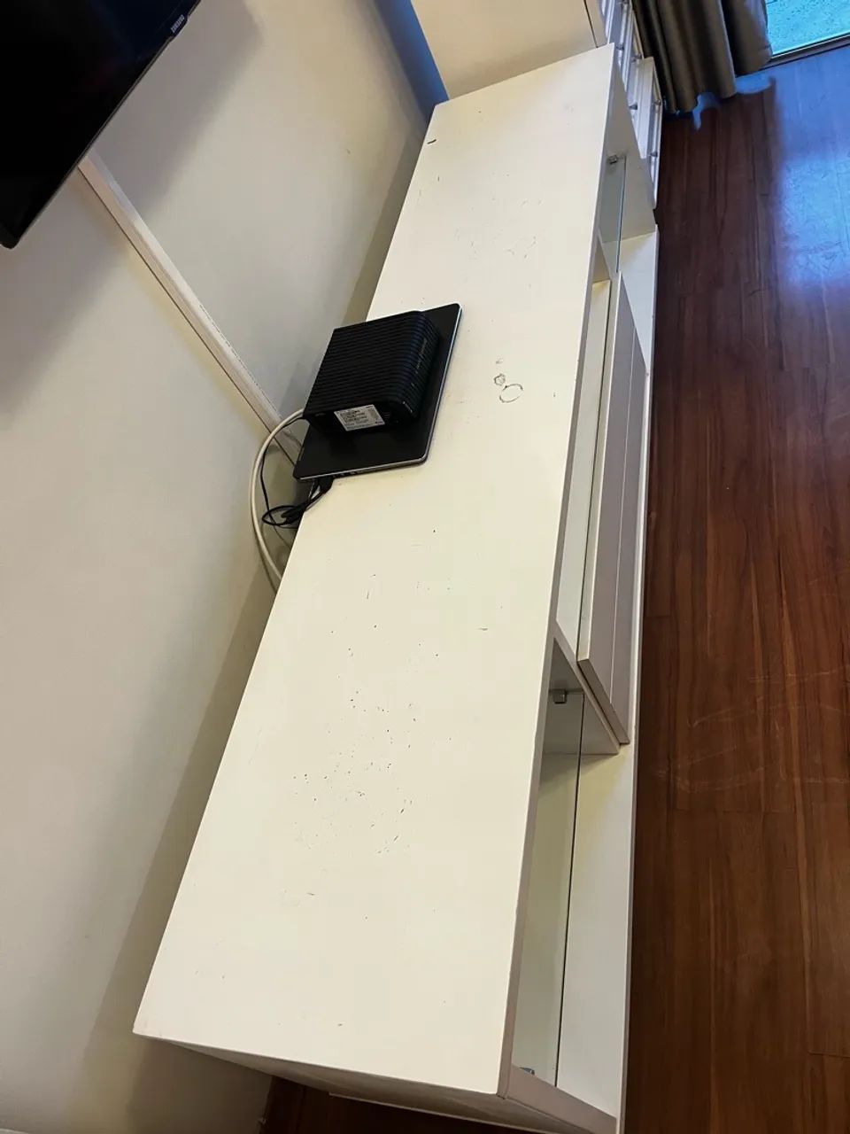 Rack Tok&Stok Grande - MDF Branco com Vidro e Gavetão - Foto 4