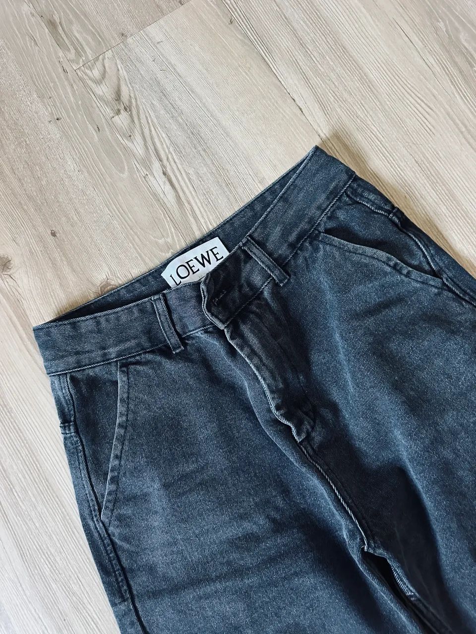 Calça jeans bordado loewe
