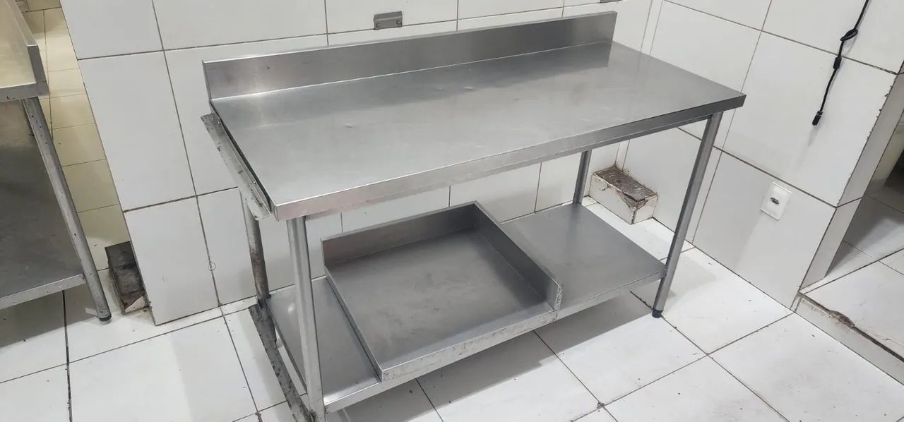 Bancada em inox com prateleira