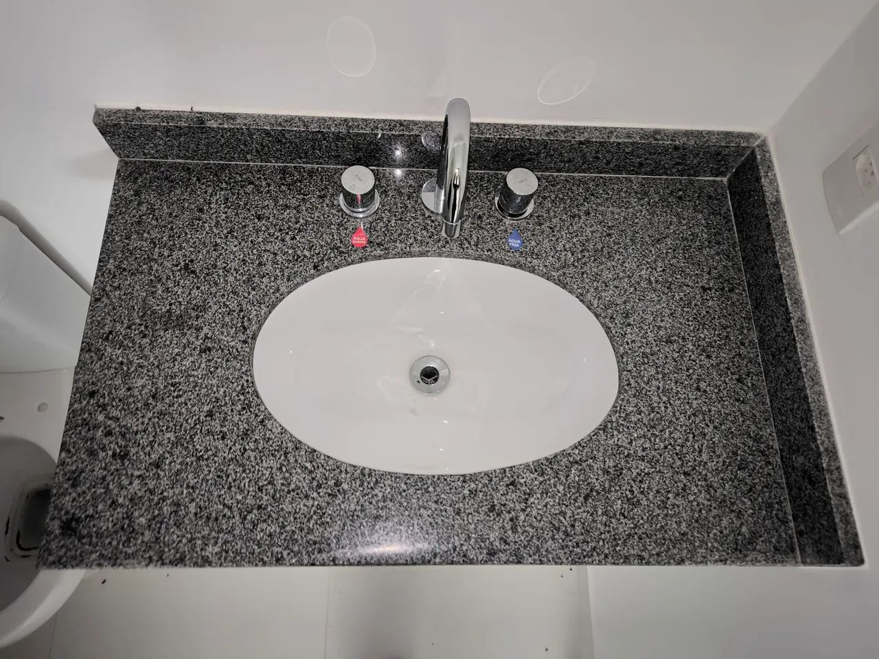 Pia granito 0,90m x 0,50m cinza para banheiro  - Foto 4
