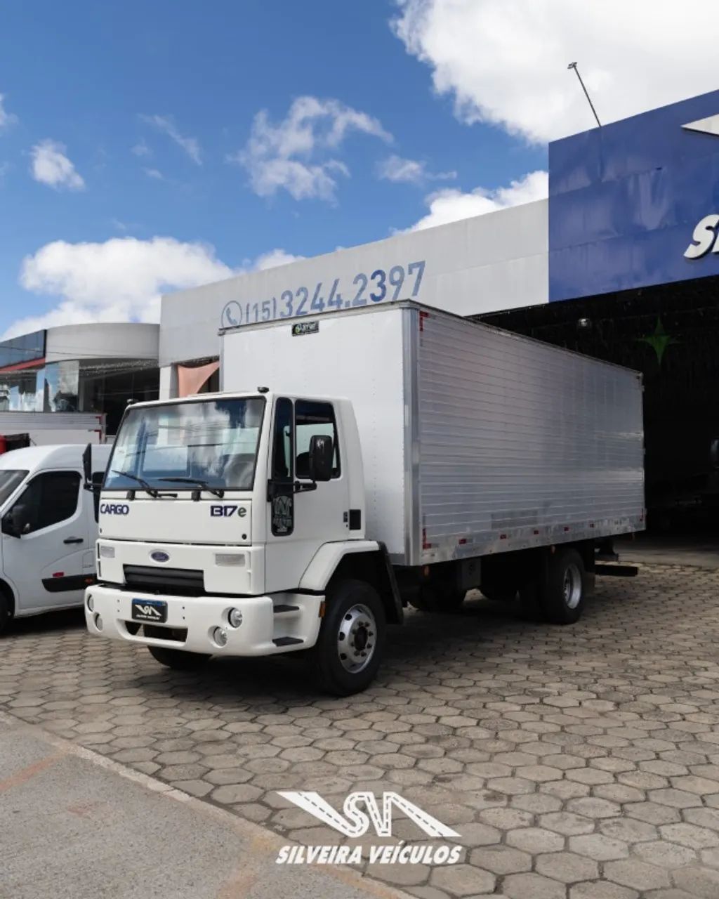 Ford Cargo 1317 - Ano: 2008 - Baú - Foto 2