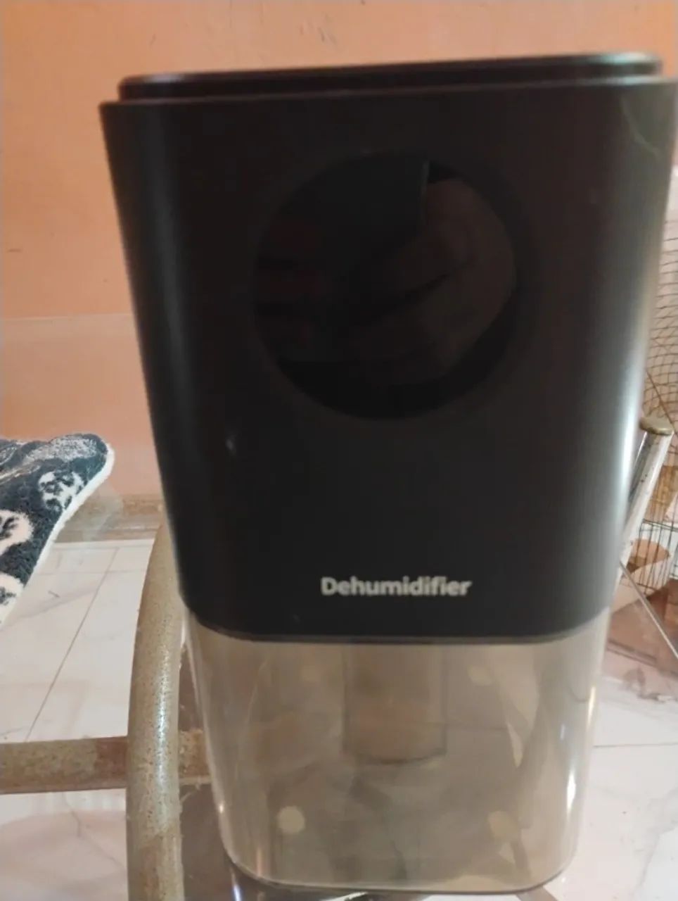Desumidificador de ar B221 com tanque de 1,7 litros Bivolt
