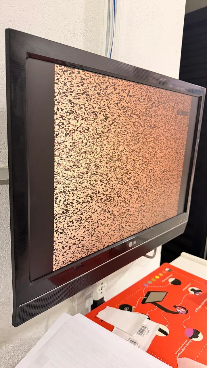 TV LG de 22 polegadas é o modelo 22LS4R precinho  - Foto 3