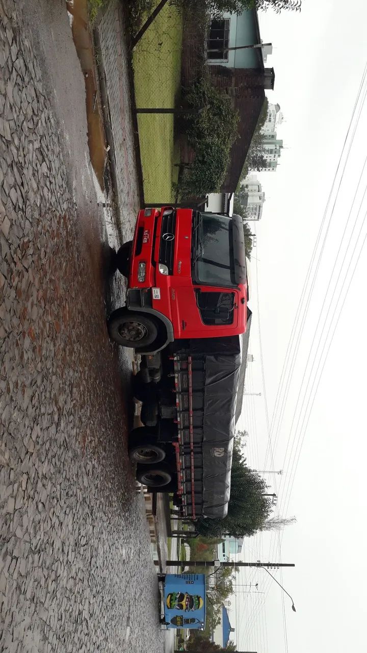 Caminhao MB atego 2425