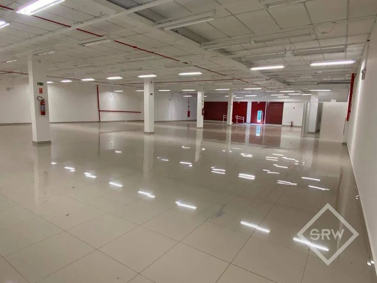 SALÃO PARA LOCAÇÃO, 1200 M² - CENTRO - AMPARO.