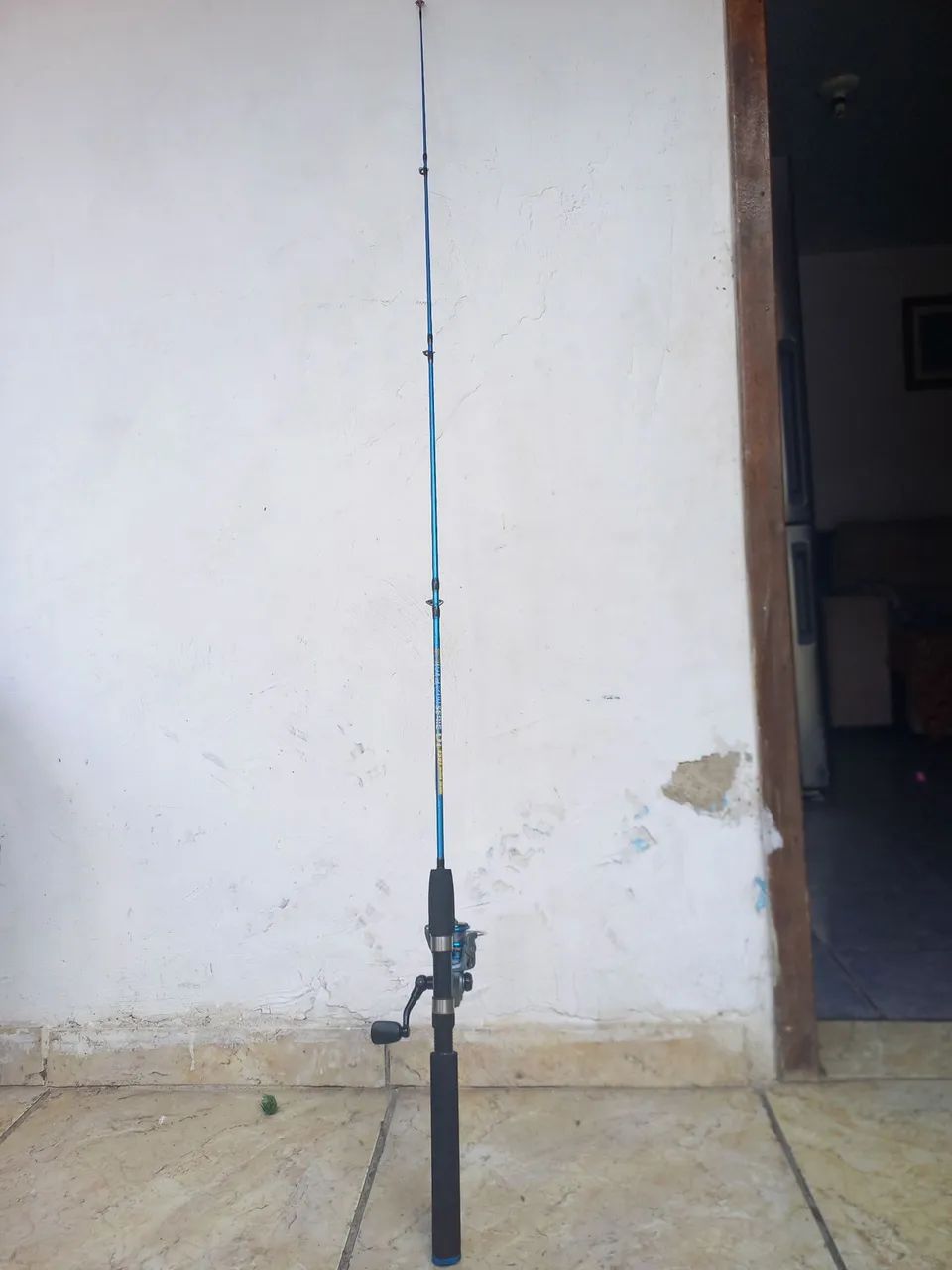 Vara de pesca com molinete quase nova  - Foto 3