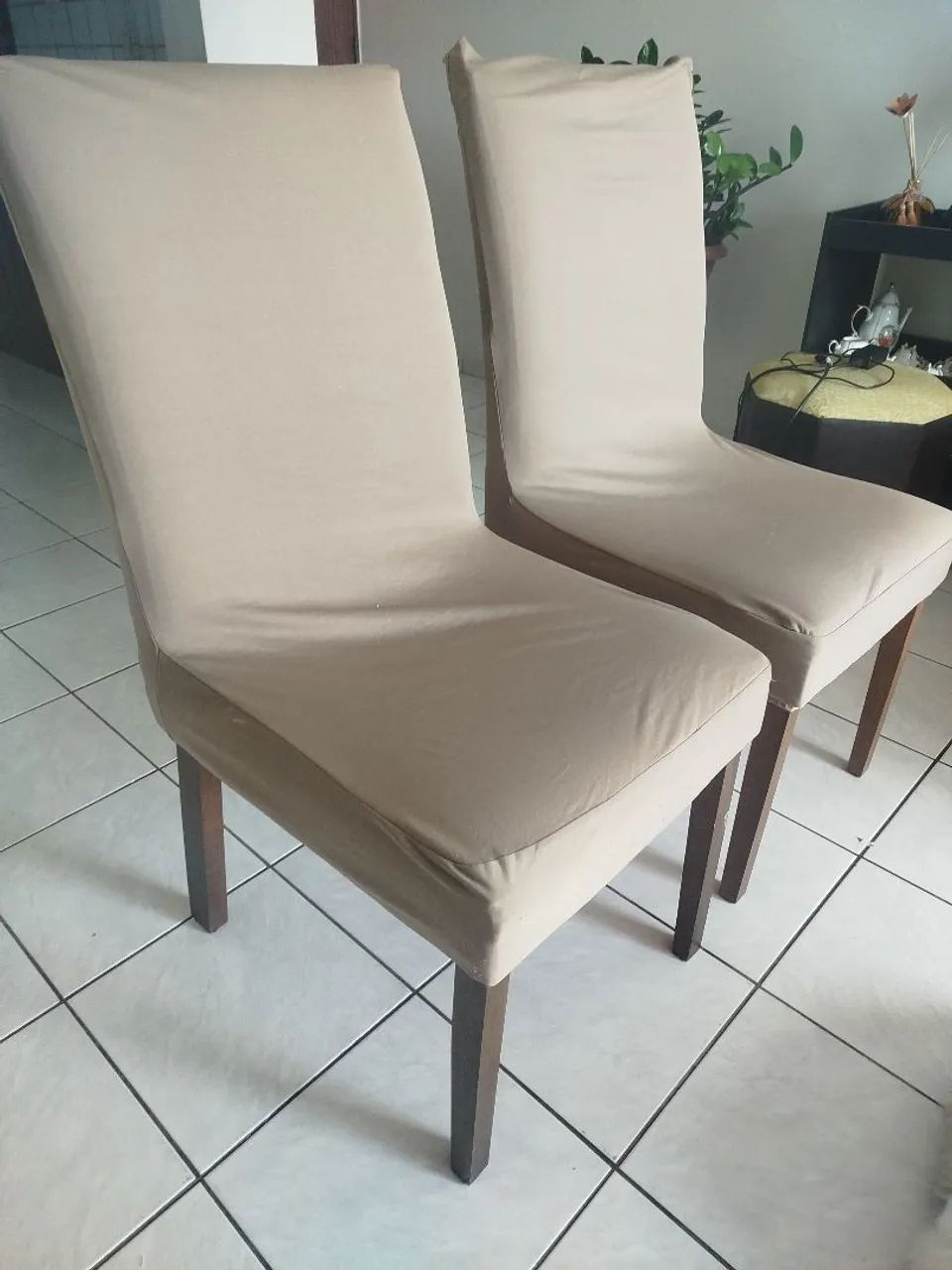 Vendo mesa e cadeiras. 6 lugares.  - Foto 4