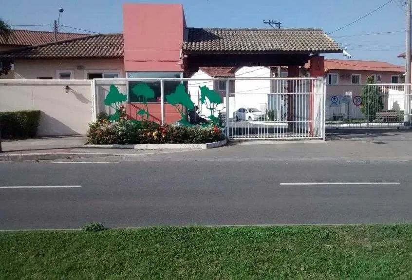 Casa de Condomínio com 3 quartos para alugar em Serra