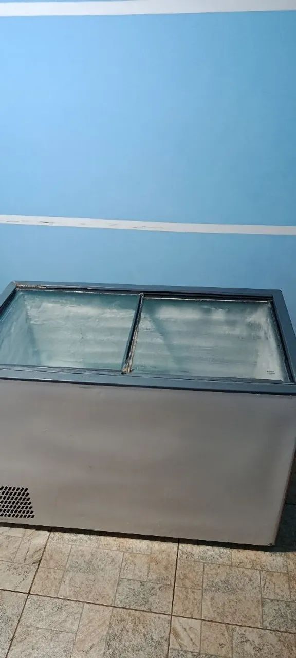 Vendo freezer. 