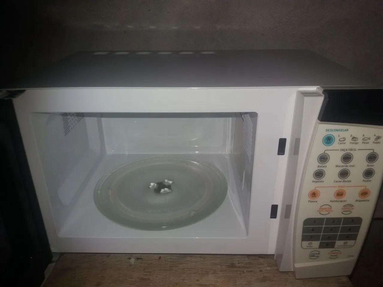 microondas da eletrolux.20 L.Em otimo estao.funcionando perfeitamente. - Foto 4