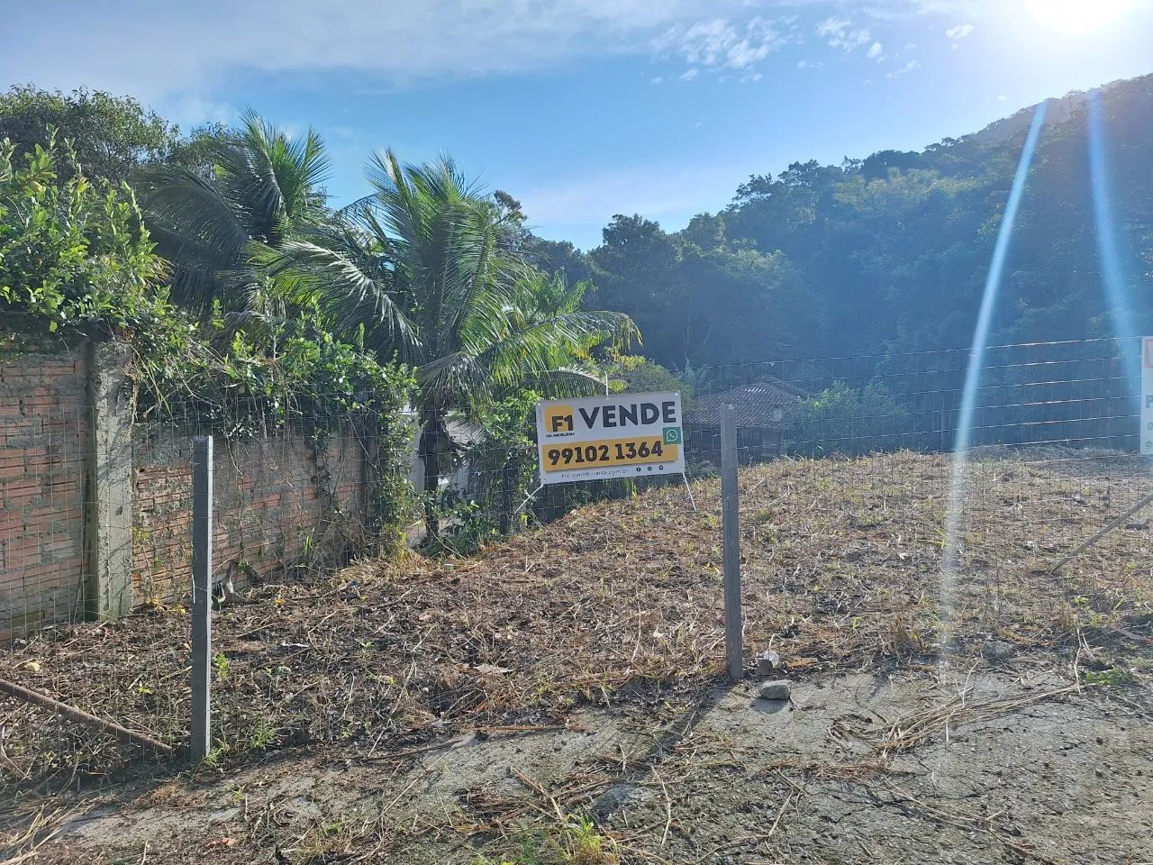 Terreno à venda no Sambaqui
