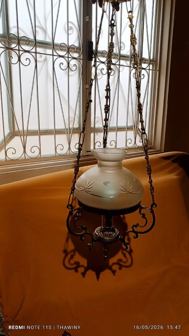 Luminária Suspensa Clássica em Metal e Vidro Opalino Vintage - baixou o preço - Foto 3