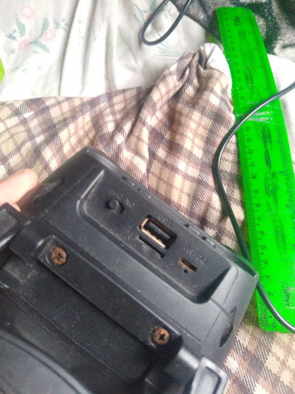 CAIXINHA DE SOM, BLUETOOTH E COM SUPORTE PRA CELULAR!! - Foto 2