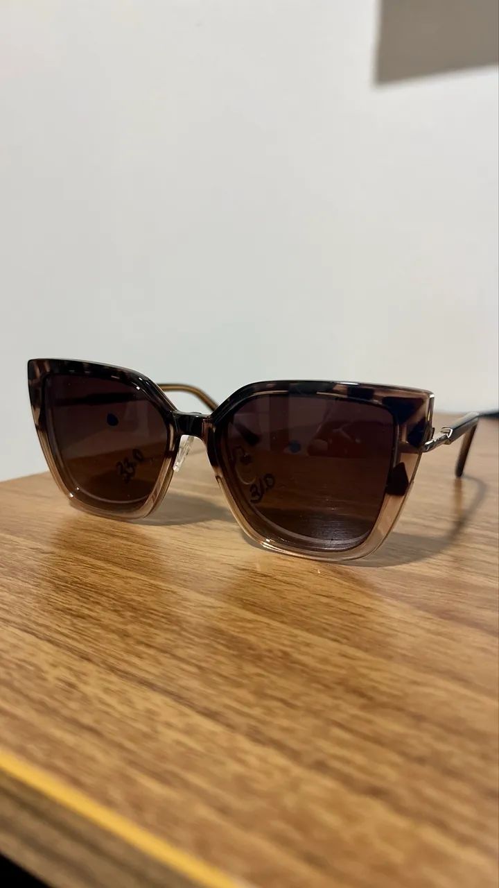 ARMAÇÃO DE GRAU CLIP-ON COM 2 LENTES - NUNCA USADA - Foto 2