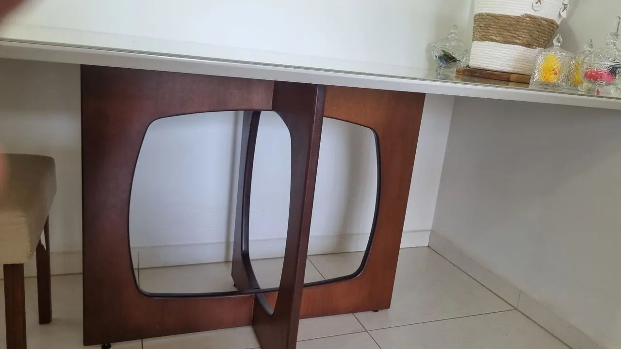Mesa com 6 cadeiras - ótima para sala de jantar - Foto 2