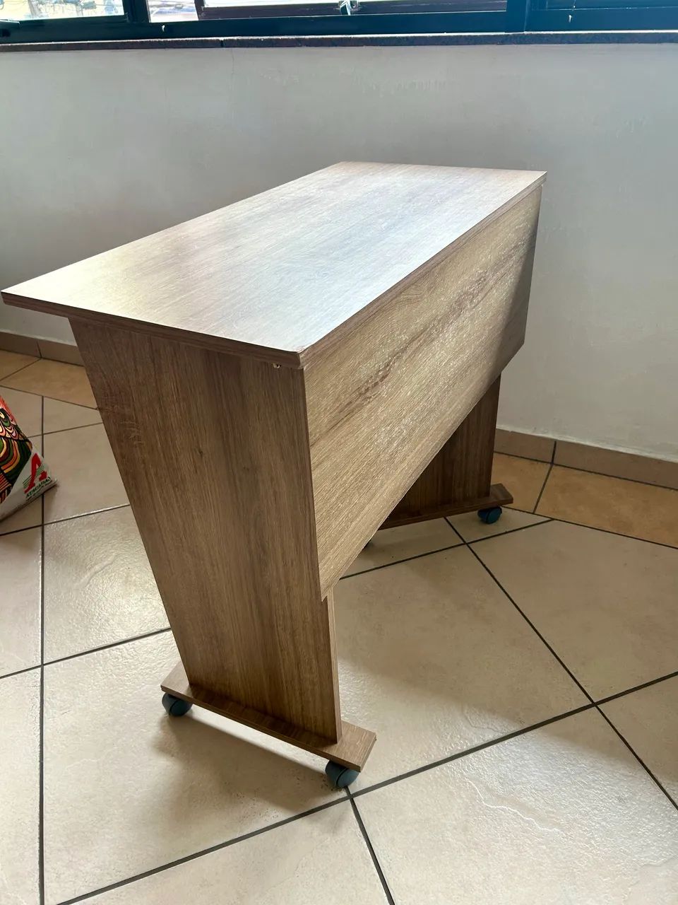 Mesa Dobrável com rodinhas 