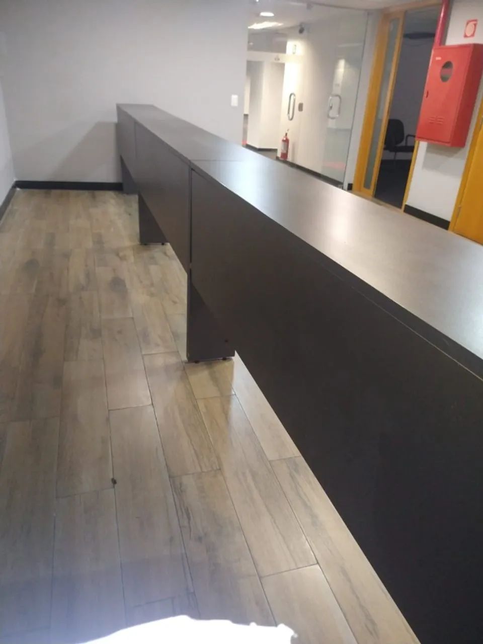 Balcão Atendimento Cinza MDF Grande - Foto 2