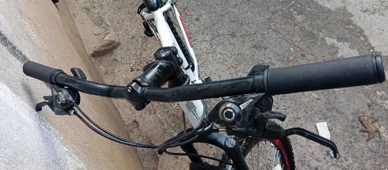 Vendo , bicicleta, cadeira de barbeiro e espelho de barbeiro ? - Foto 2