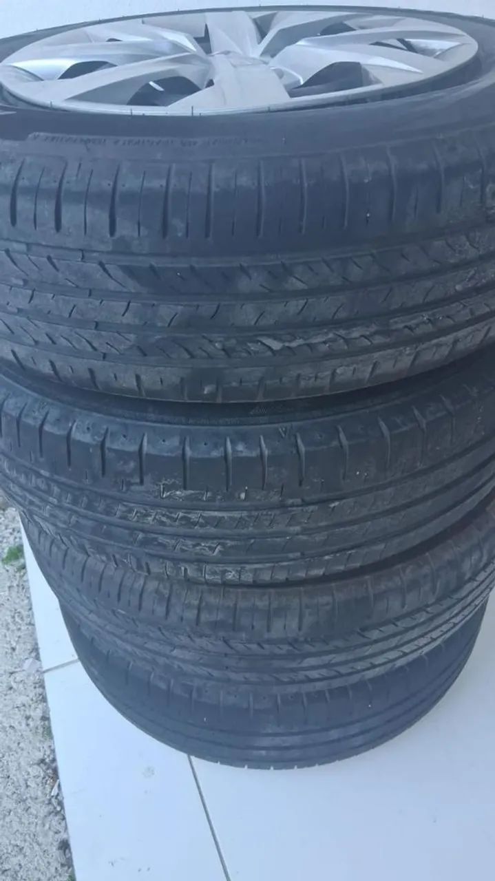 Vendo 04 pneus novos completos, Aro 14.