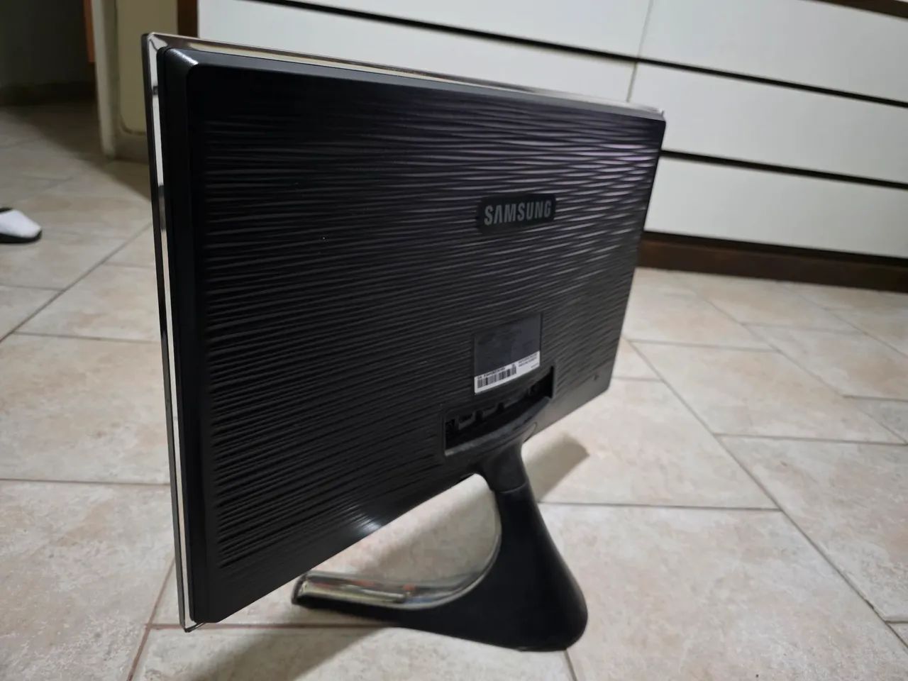 Monitor Samsung modelo SyncMaster BX2250 usado - Foto 2