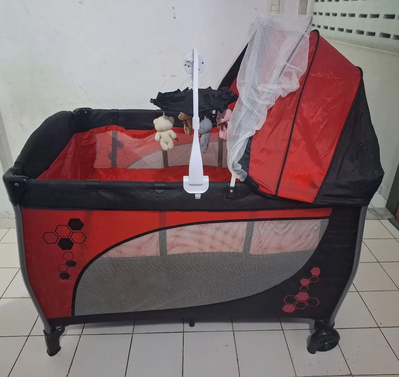 Berço chiqueirinho (quase n foi usado,bebê n dormia nele) cadeirinha para carro e descanso