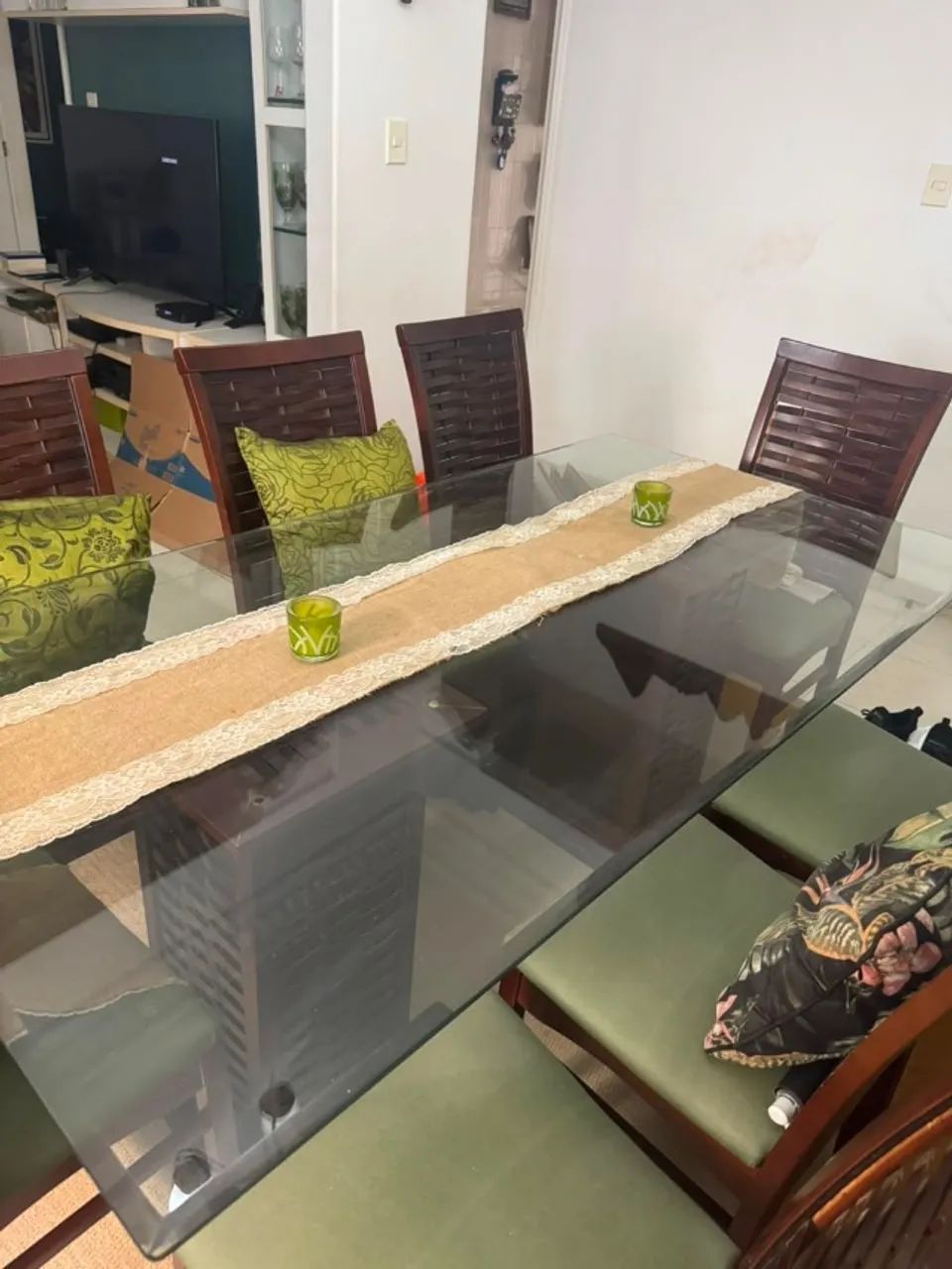 Mesa de jantar tampo de vidro 8 lugares com cadeiras  - Foto 3