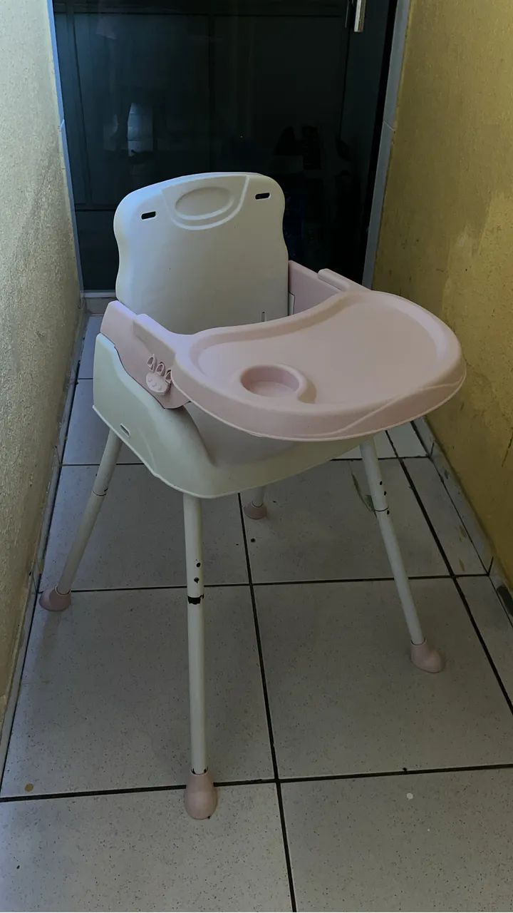 Cadeirinha de alimentação menina