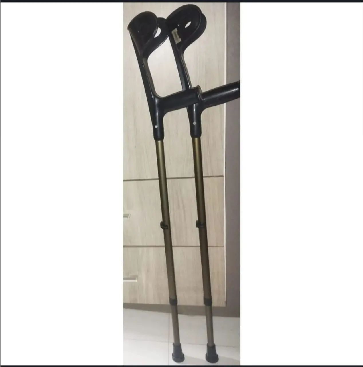 LOCAÇÃO do par de muletas canadense! 