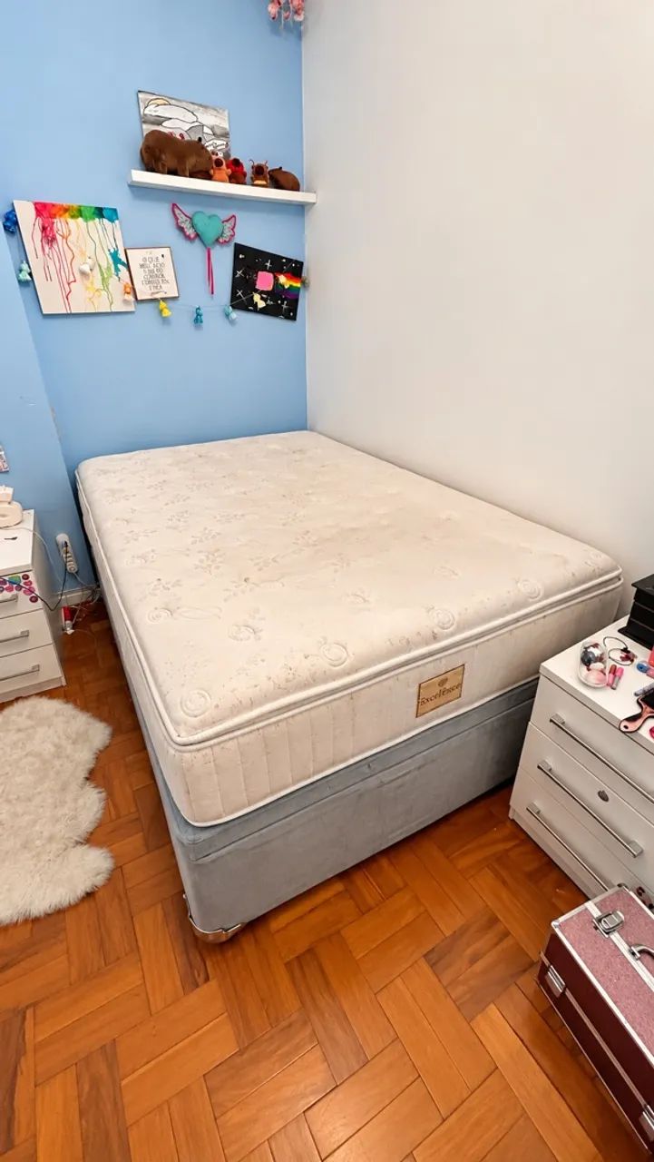 Cama casal, box com baú e colchão de molas
