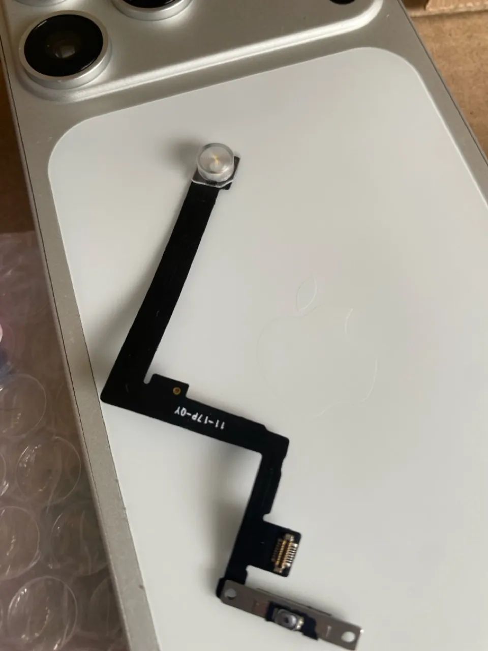 Carcaça pra transformar o iPhone 11 no 17 pro - Foto 3