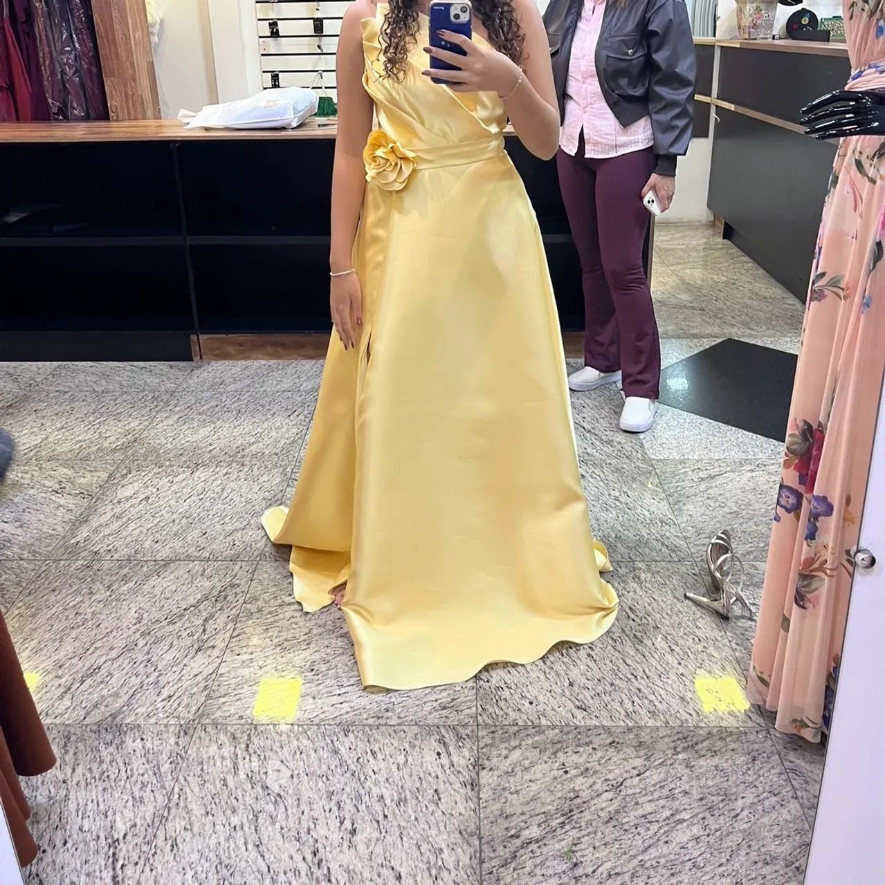 Vestido flor amarela 
