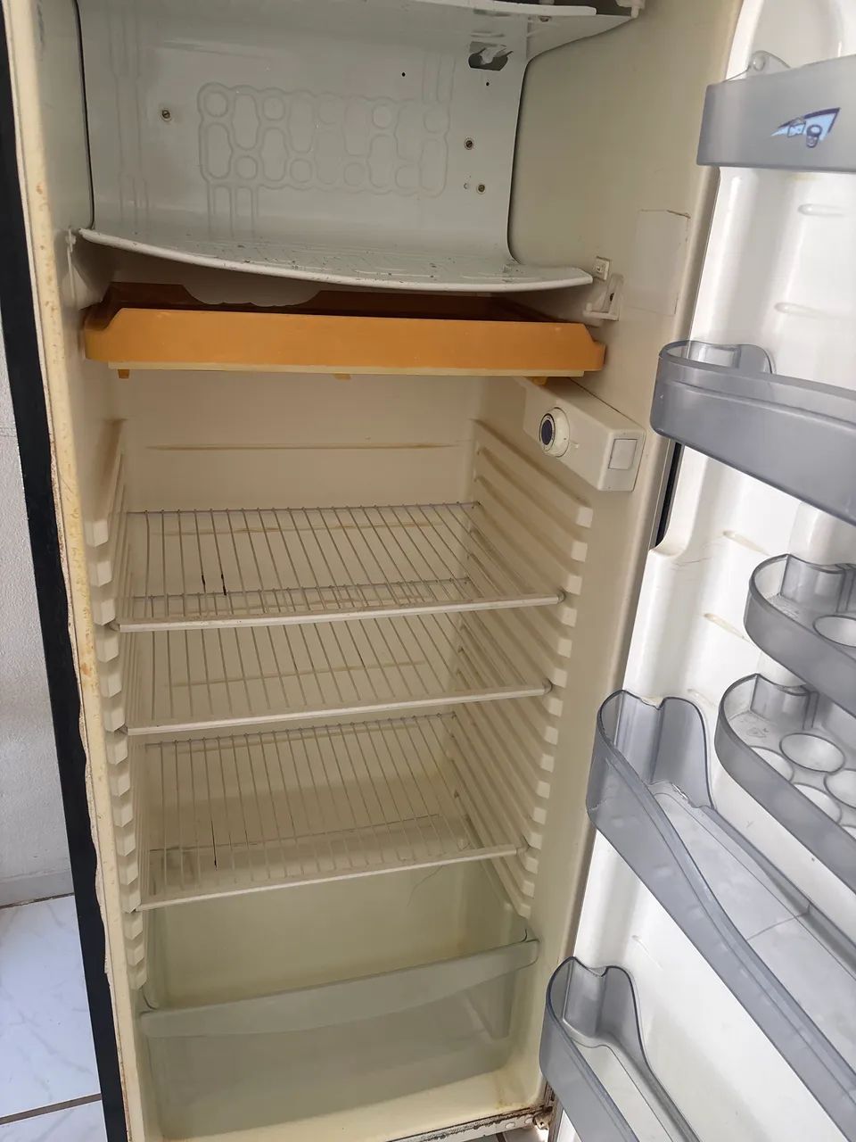 VENDO GELADEIRA ANTIGA  - Foto 2