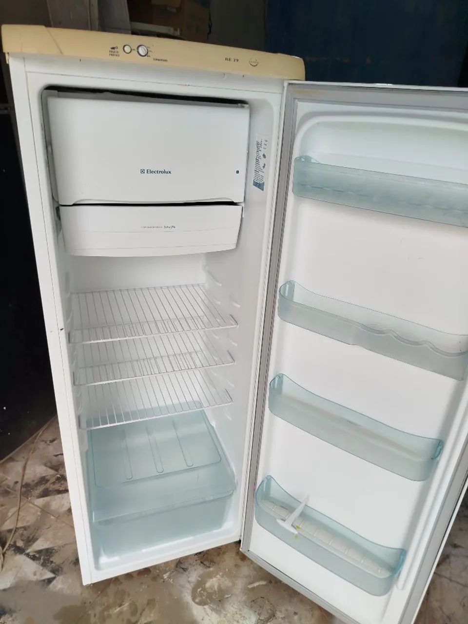 Geladeira Electrolux estado nova - Foto 6
