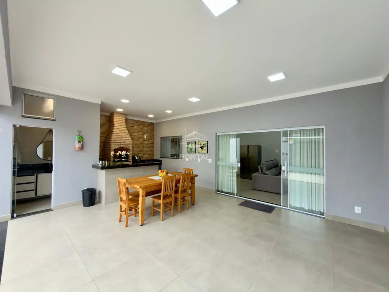 Linda casa térrea, casa nova e moderna, 03 dormitórios 01 suíte, com planejados - Foto 4
