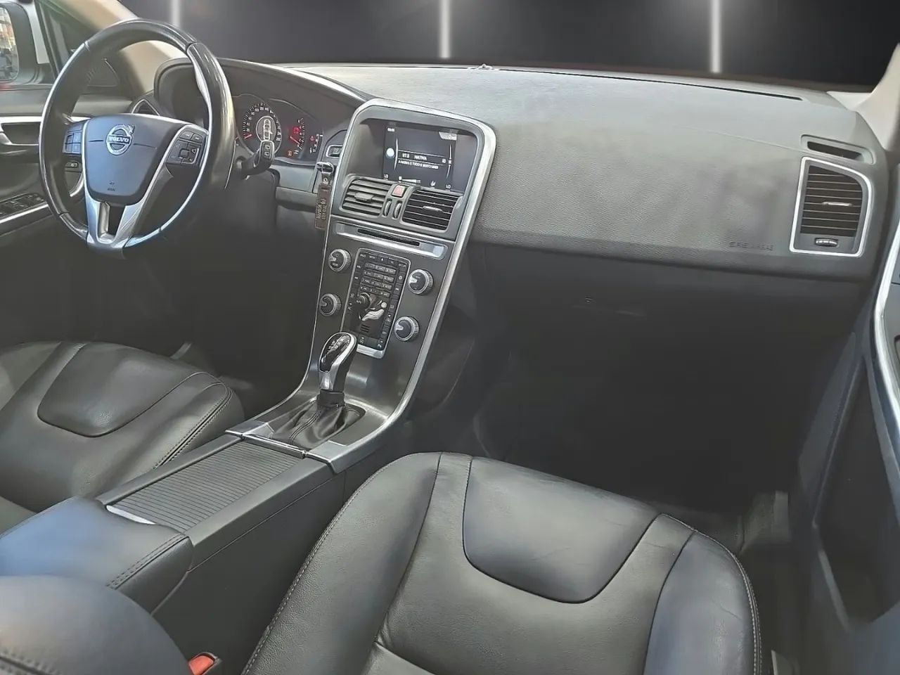 Volvo XC 60 T-5 R-DESIGN 2.0 FWD 5p, foto 7 de 13