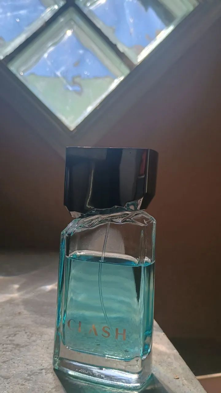Perfume CLASH Original - Praticamente Novo (90% Cheio) - Foto 2