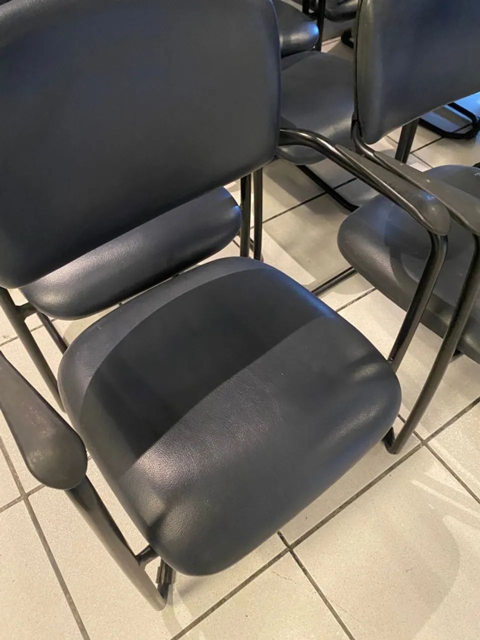 Cadeira com braço e acolchoadas, conforto e qualidade. - Foto 5