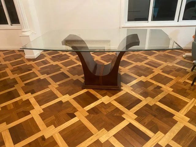 Mesa de vidro com base curvada em madeira - Foto 2