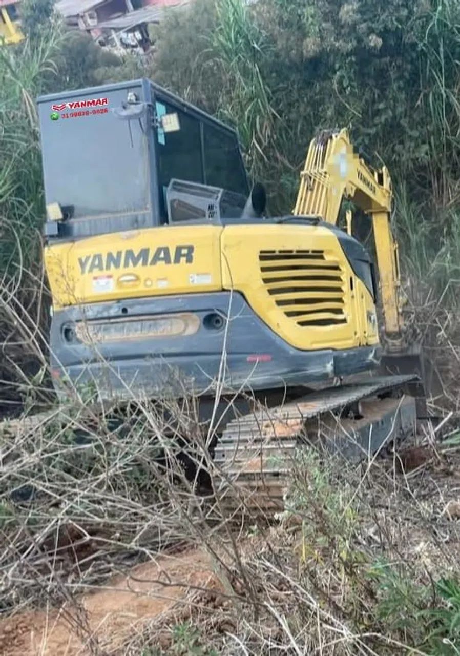Mini escavadeira Yanmar Vio80 cabinada  - Foto 6