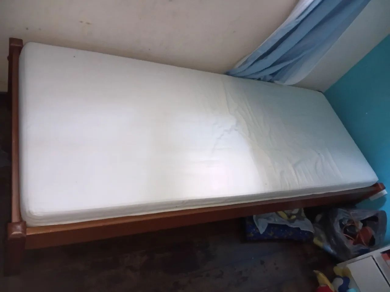 Cama solteiro com colchão 