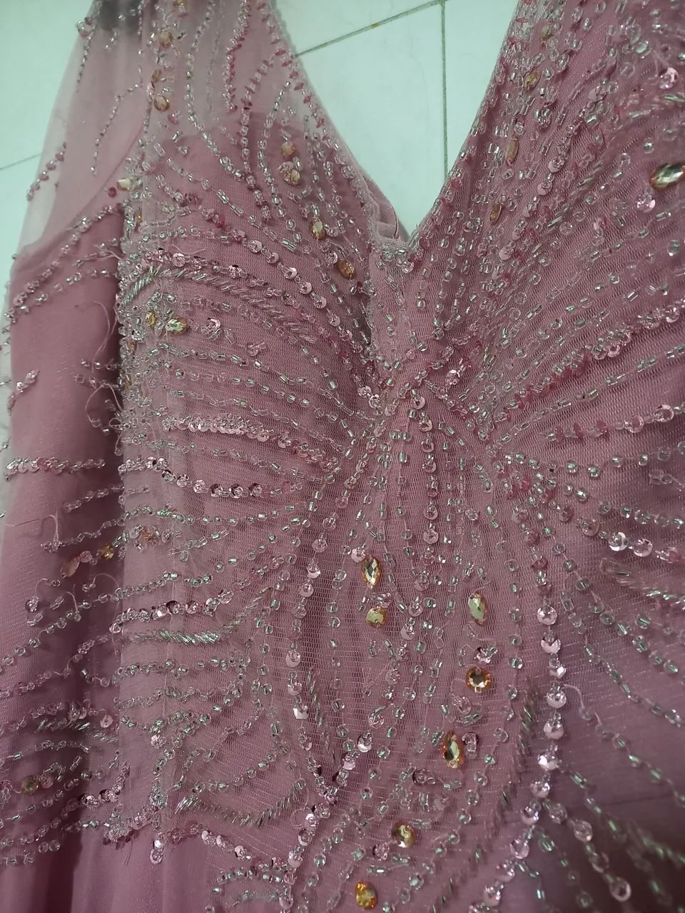Vestido de festa rose escuro com pedraria - Foto 2