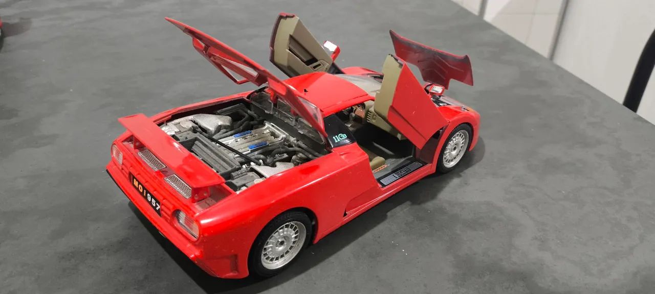 Bugatti EB110, ano 1991, marca Burago (escala 1:18) - Foto 4