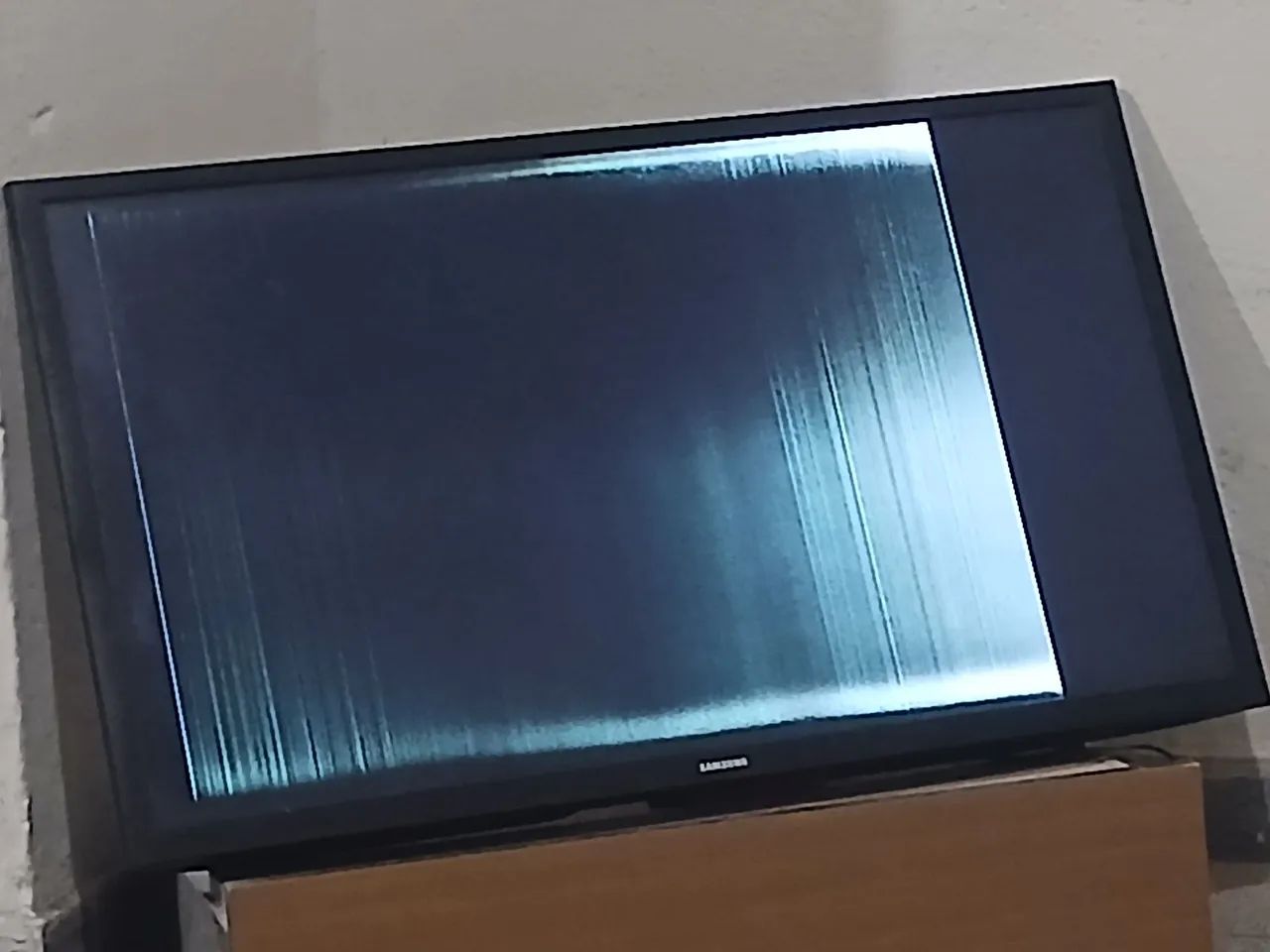 Televisao 32 polegadas somente para peças 