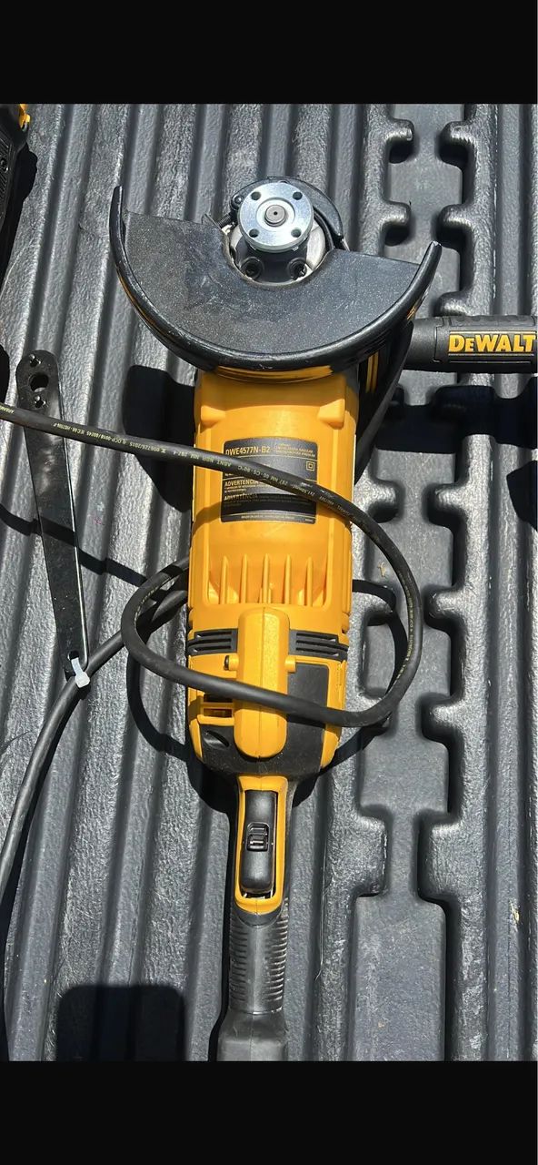 Esmerilhadeira Angular DeWalt (Modelo DWE4577N-B2)
