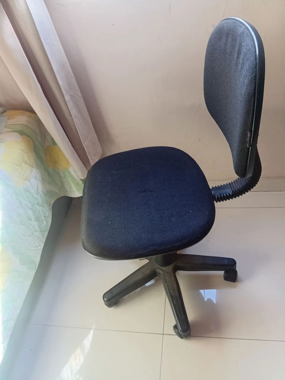 Cadeira escritorio com rodinhas! - Foto 4