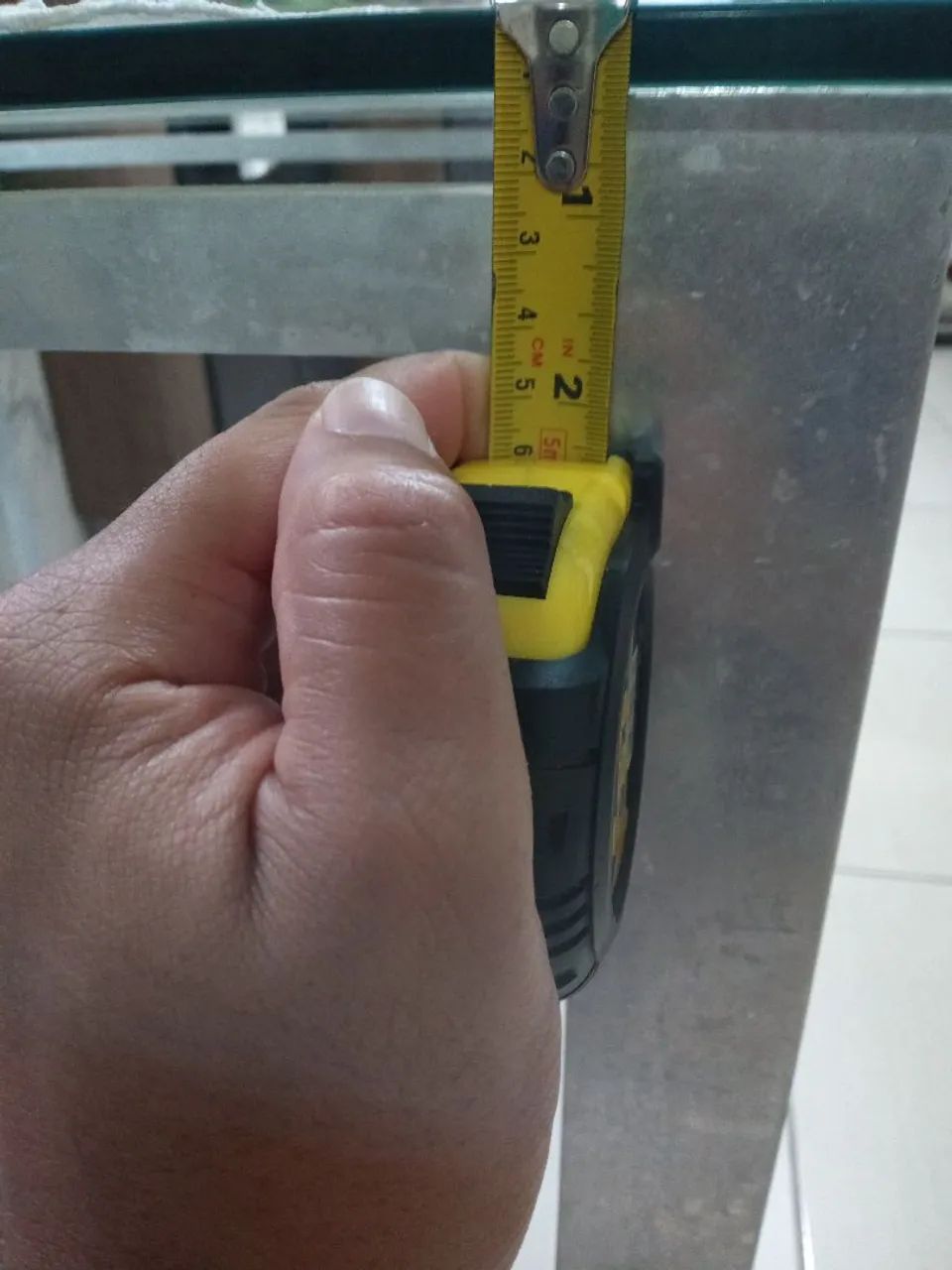 Mesa de vidro com base de alumínio maciço  - Foto 2