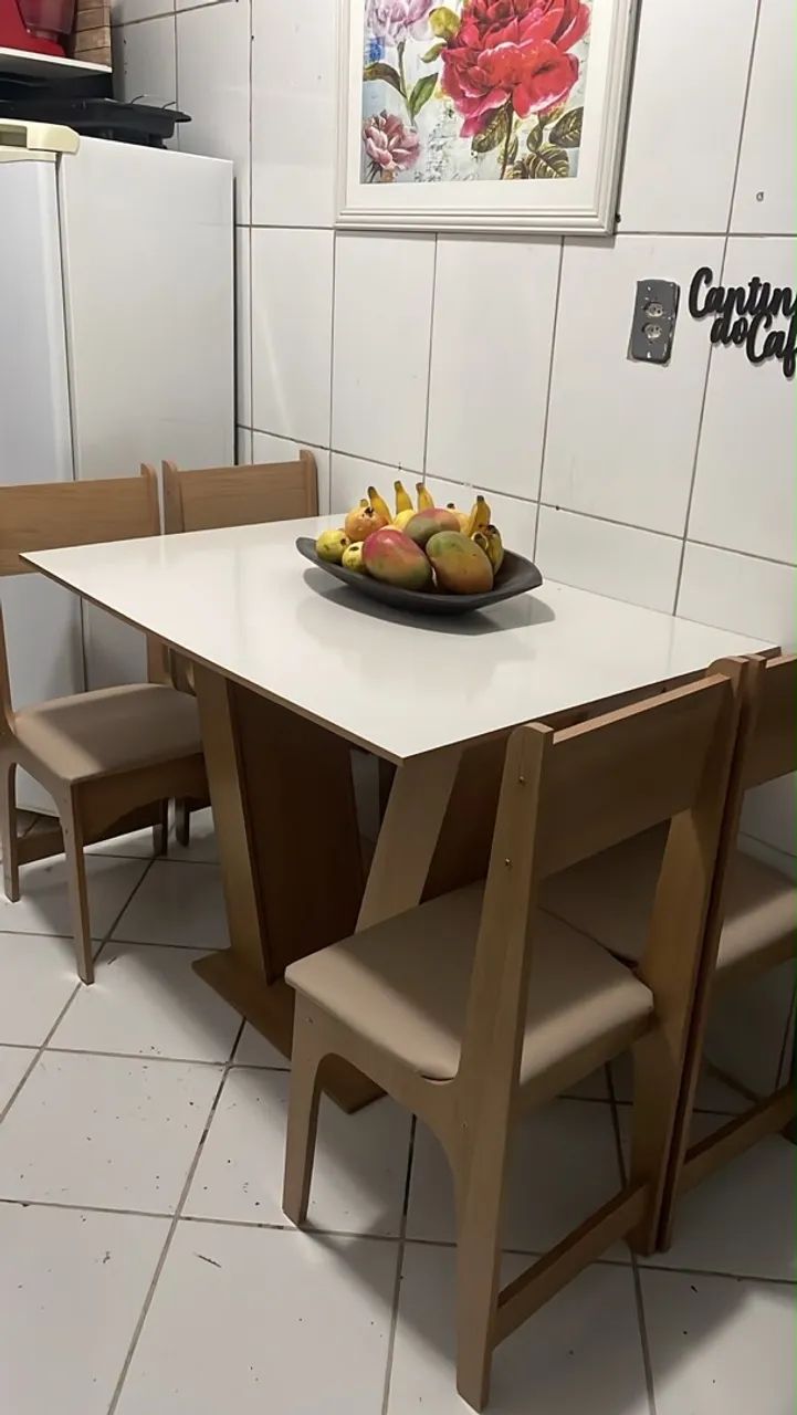 Mesa 4 cadeiras 