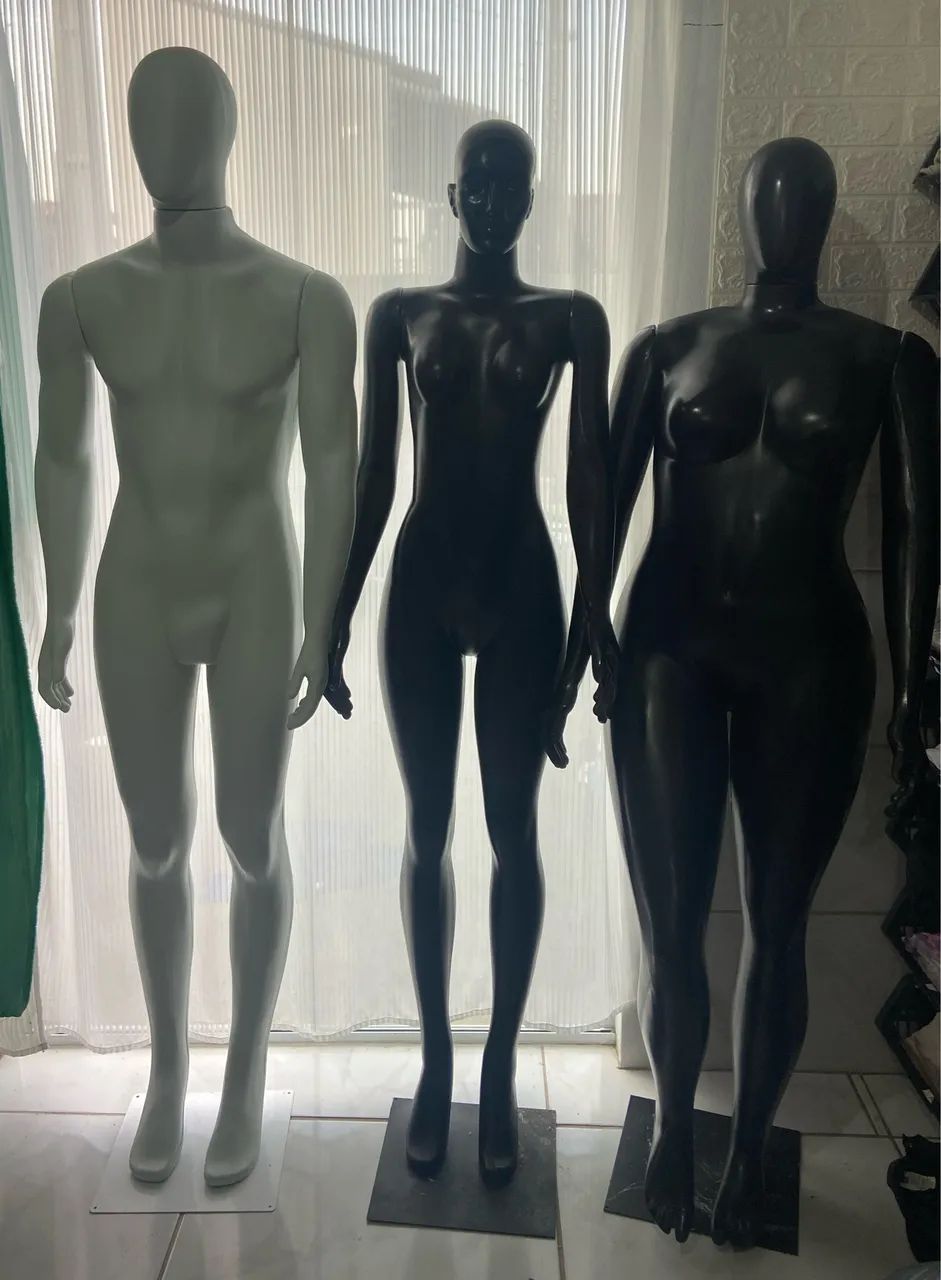 Vendo os três manequins em perfeito estado