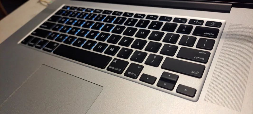 MACBOOK PRO 15 POL. 16 G, 1 TERA SSD, ANO 2014 - Foto 4