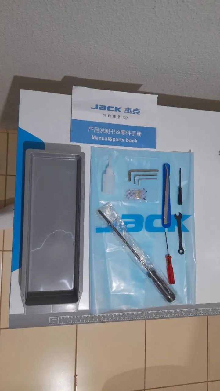 Overloque Jack E4-4 Ponto Cadeia 110V + acessórios - Foto 4